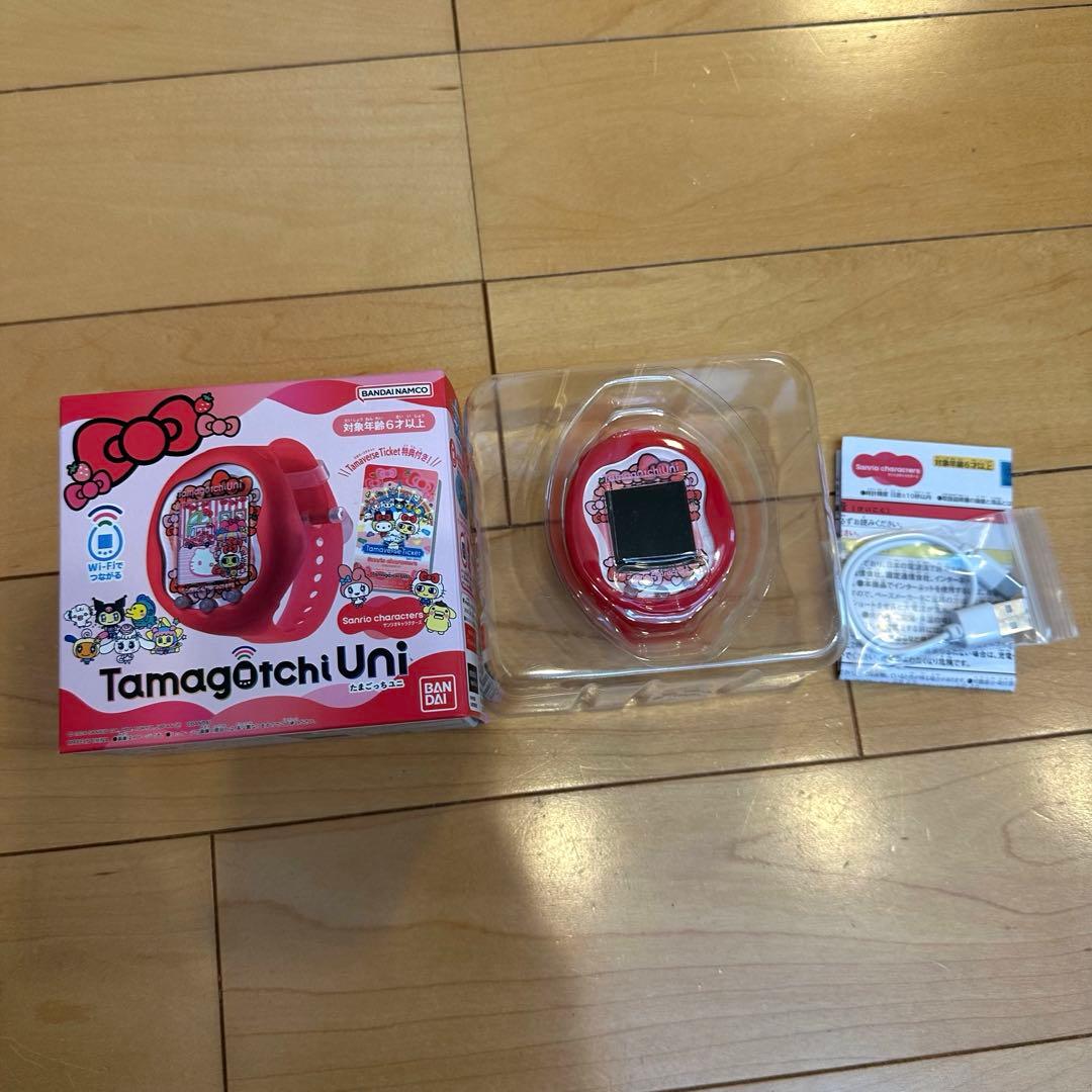 Tamagotchi Uni たまごっちユニ 赤 サンリオキャラクター