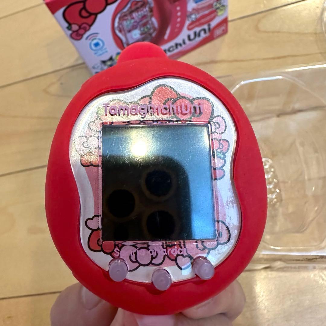 Tamagotchi Uni たまごっちユニ 赤 サンリオキャラクター