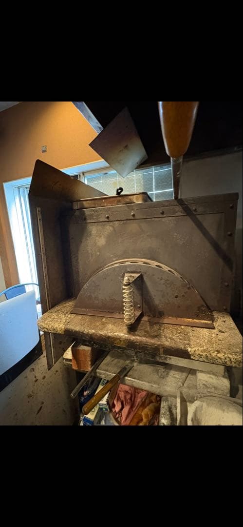 大型スチール製ピザ窯 業務用ミキサー、製麺機を中心に、総合厨房機器を製造、販売 三省堂