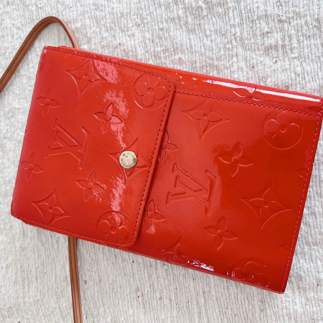 LOUIS VUITTON ヴェルニ ウォーカー ポシェットウォレット 赤 ルイ