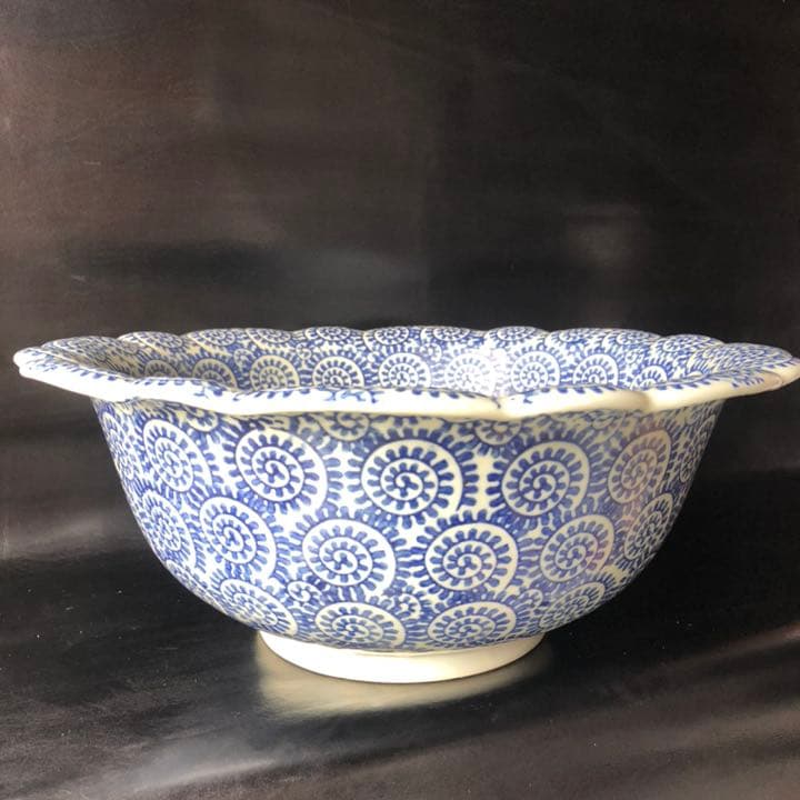 究極の古美術品◼️蔵からかなり凄い特大な伊万里焼の器が出て来ました。入れ物、お皿？