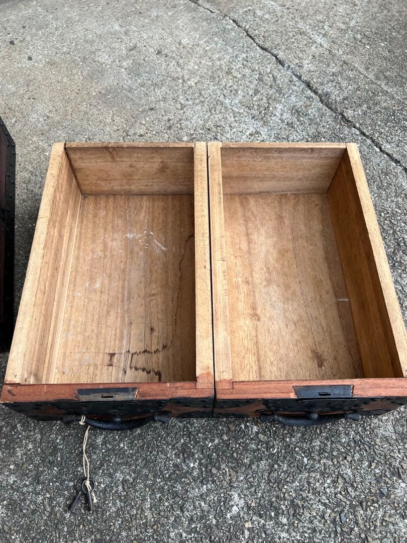 骨董 船箪笥 (金庫) 時代和箪笥 鉄地金具 カギ付き 金具装 昭和レトロ