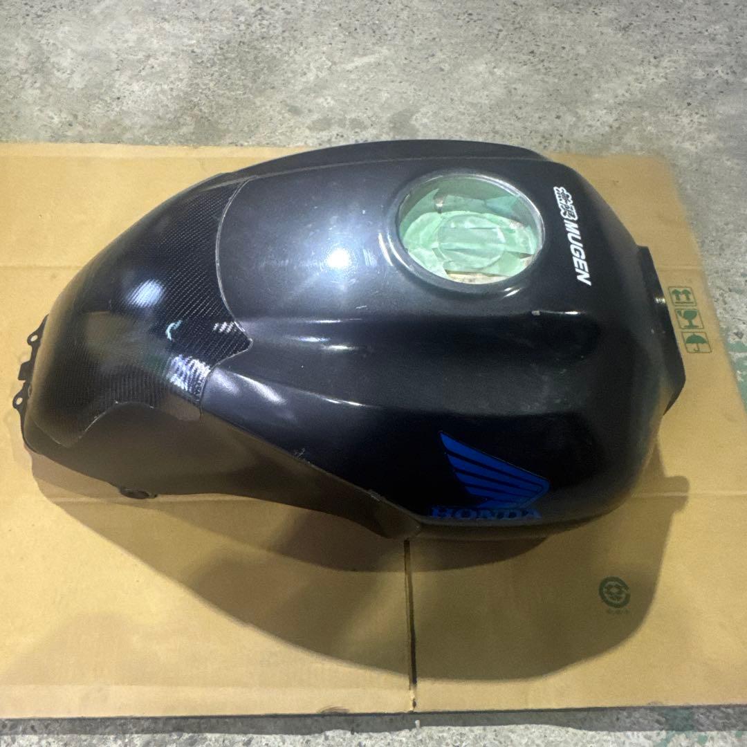 M&M CB1300SF/SB SC40 タンク M&M CB1300SF/SB SC40 タンク ホンダ（HONDA） CB1300SF タンク 白/赤