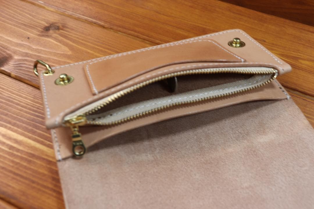 ロングトラッカーウォレット　真鍮　生成　白糸　栃木レザー