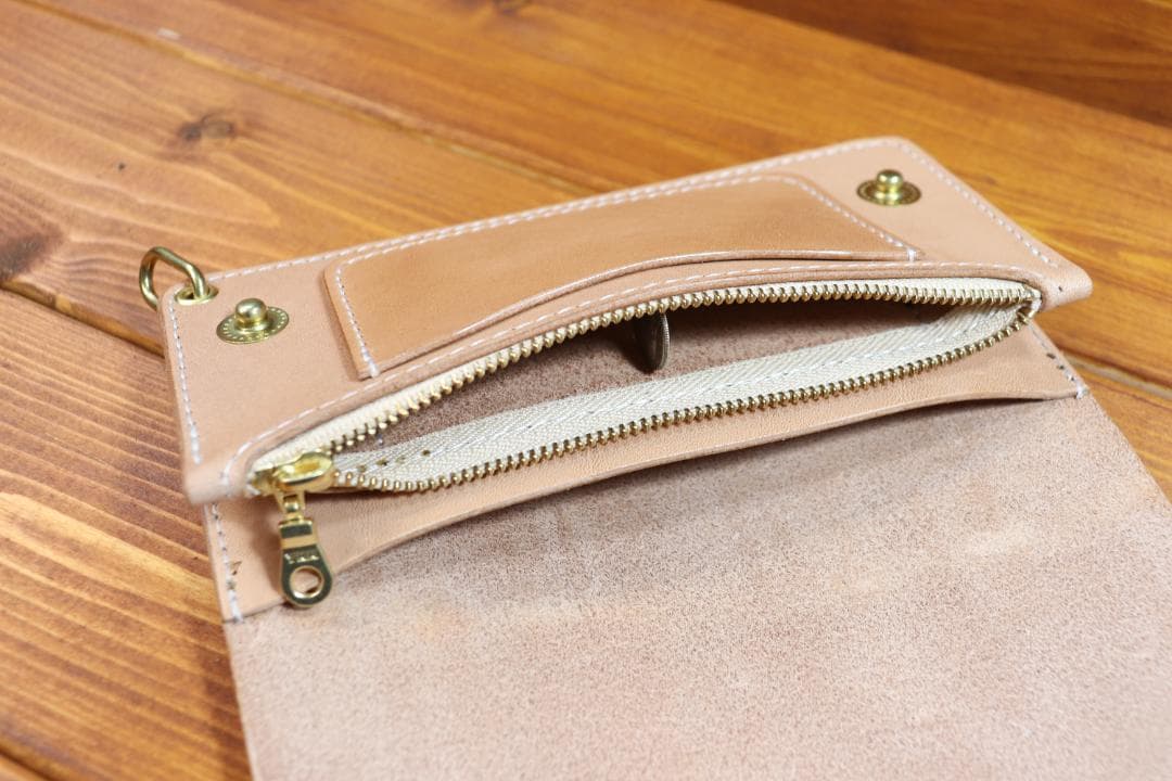 ロングトラッカーウォレット　真鍮　生成　白糸　栃木レザー