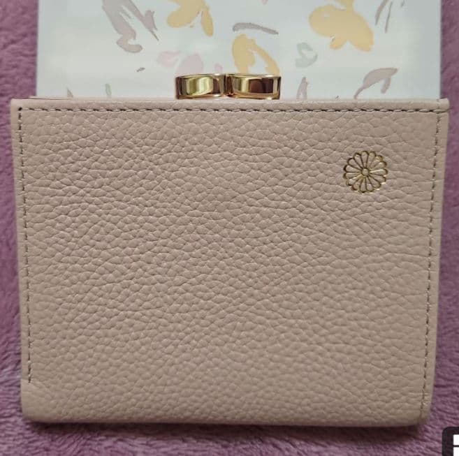 皇居　牛革 がま口 二つ折り財布 ピンクベージュ 皇居 がま口財布 二つ折り ピンクベージュ 本革 牛革 入手困難】皇居