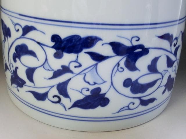 水指■砥部焼 佐川 作 染付唐草紋 大振り水さし 大きい 共箱 漆器蓋 お茶道具