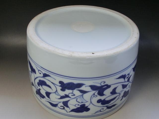 水指■砥部焼 佐川 作 染付唐草紋 大振り水さし 大きい 共箱 漆器蓋 お茶道具