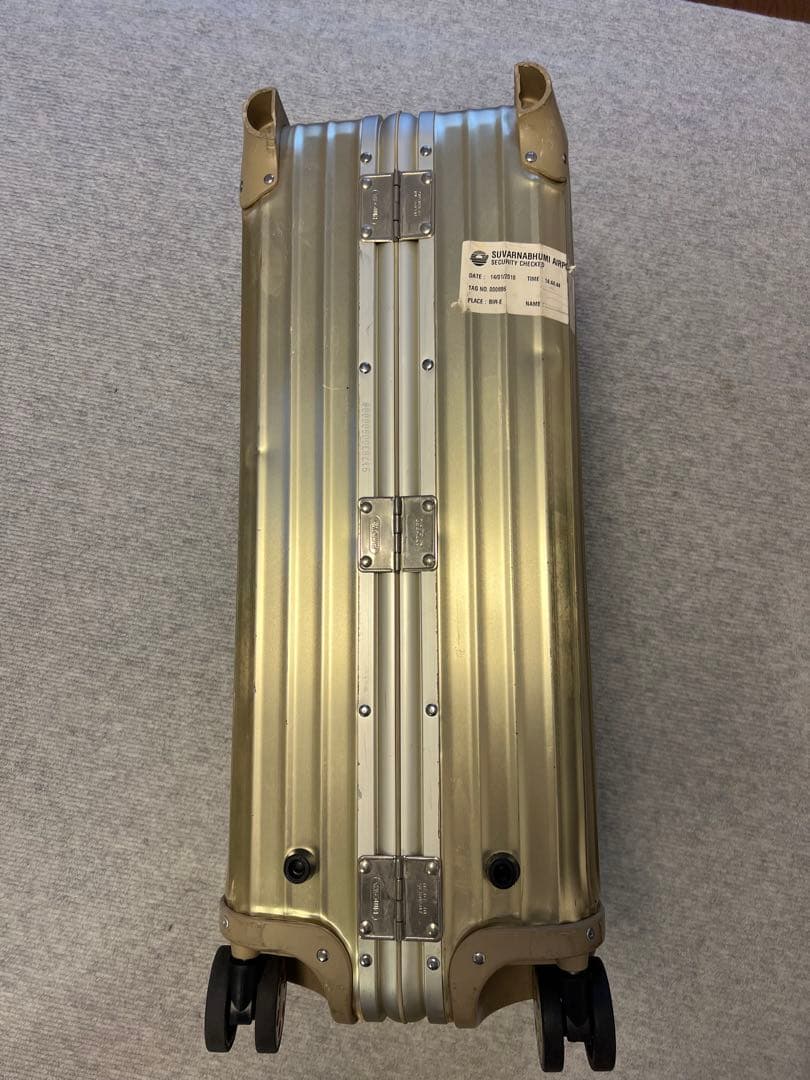 あーや☆さんさん専用 希少 4輪RIMOWA シャンパンゴールド - メルカリ
