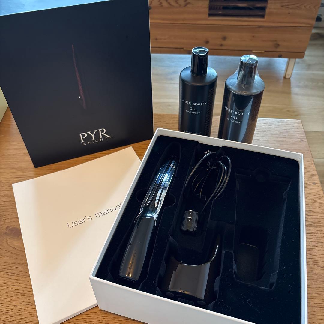 PYR 充電式美顔器 マルチビューティージェル2本付き - メルカリ