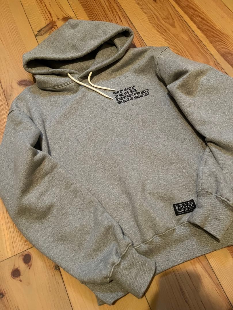 evilact イーブルアクト　パーカー