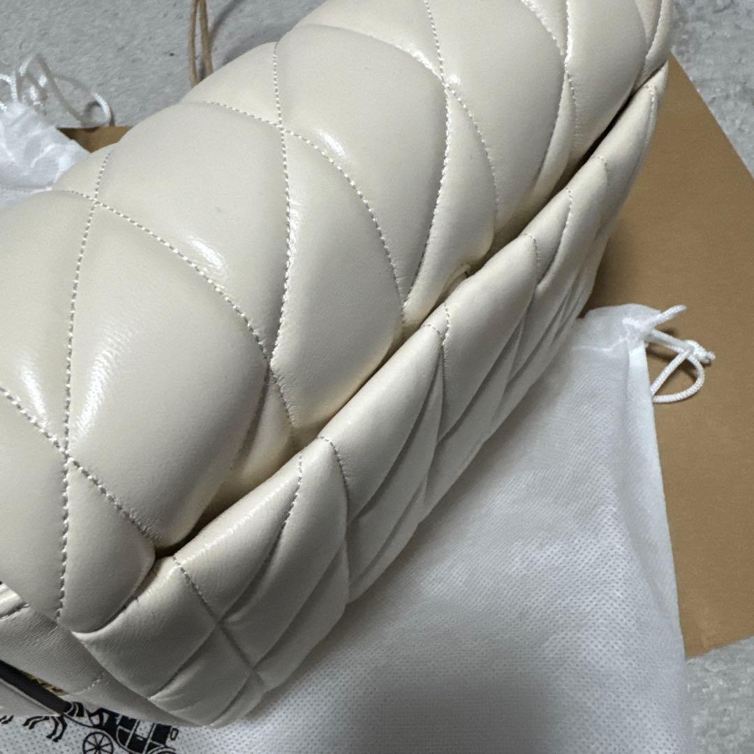 COACH アイボリー キルティング ショルダーバッグ【美品】
