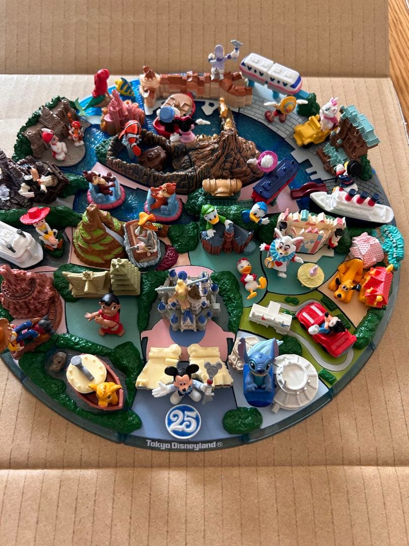 非売品　東京ディズニーリゾート25周年記念 ジオラマフィギュア