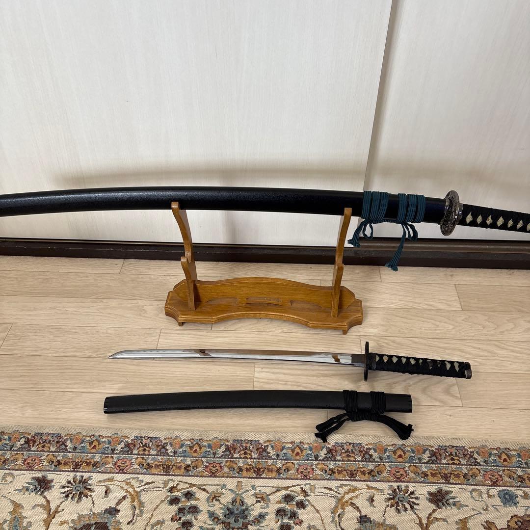 模造刀 黒鞘 105cm&70cm 木製スタンド付き