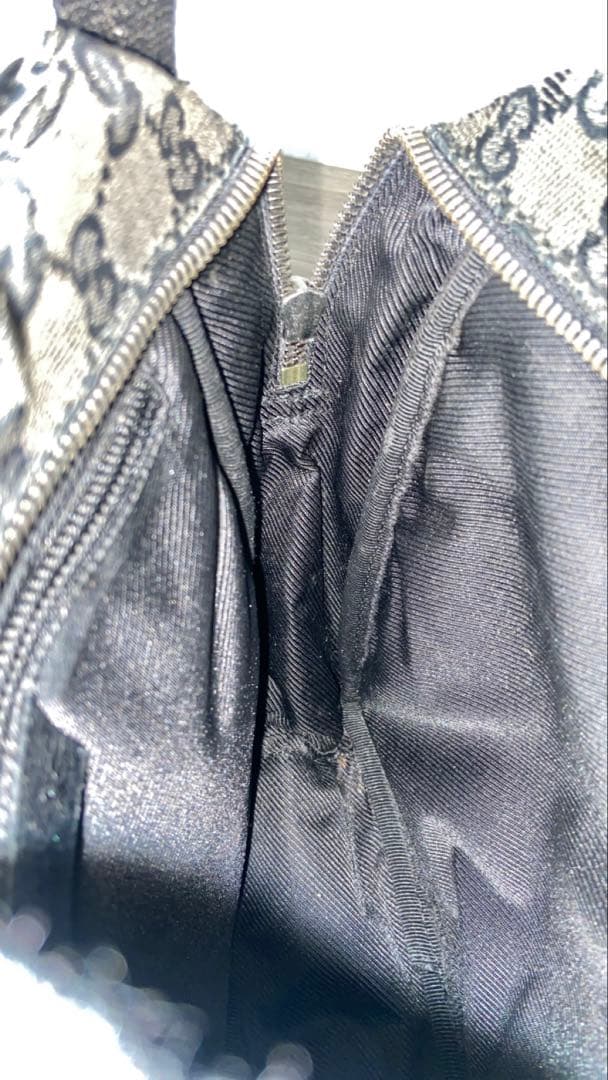 GUCCI ショルダーバッグ　GG柄　キャンバス　黒　斜め掛け　ロゴプレート