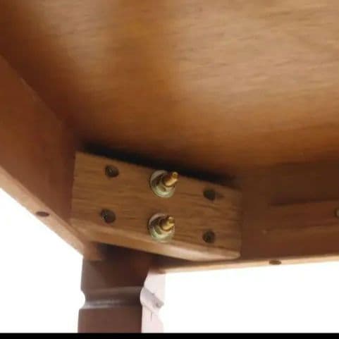 折りたたみ式ブラウン木製ダイニングテーブル