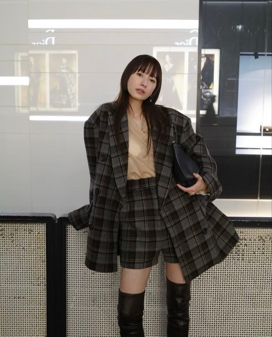 CLANE ☆ OVER SHOULDER PEAKED LAPEL COAT