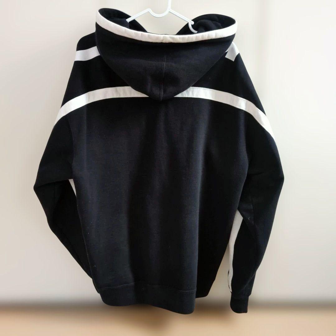 美品☆Supremeロゴパーカー ☆ブラック