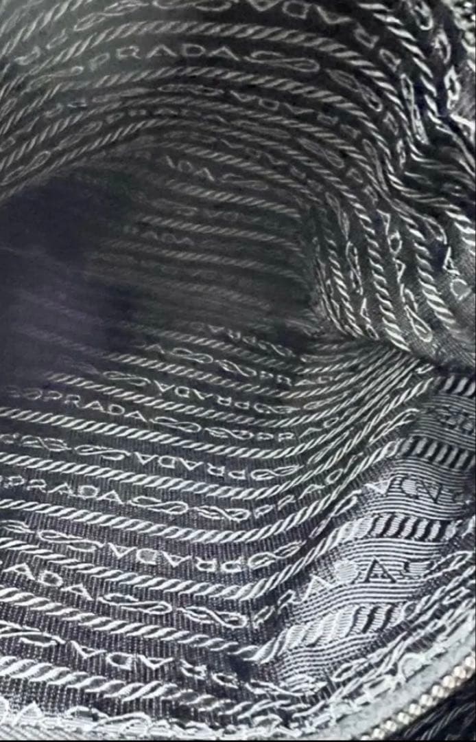 極美品PRADA テスート三角ロゴショルダーバッグ ブラック（未使用に近い）