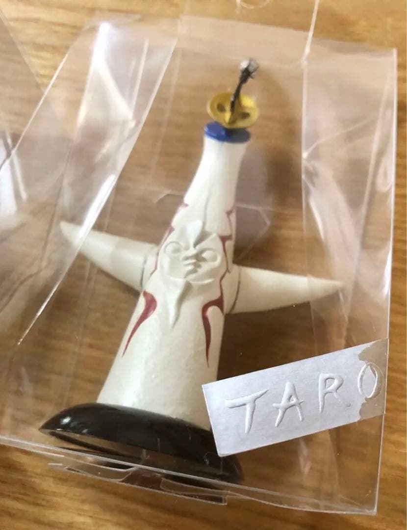 新品未開封 岡本太郎 ミニフィギュア 計3点 (太陽の塔/赤い手/こどもの
