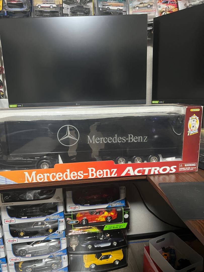 Mercedes-Benz Actros RCトラック 黒色