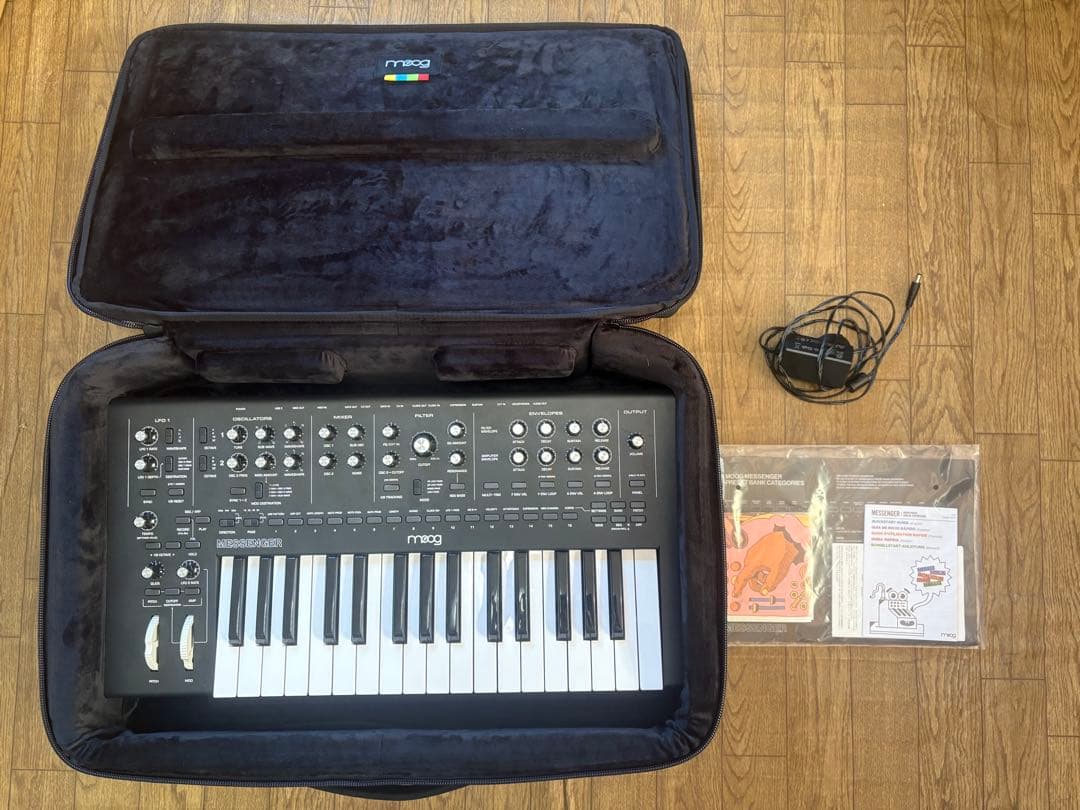 moog MESSENGER 32鍵 アナログシンセサイザー ケース付き - メルカリ