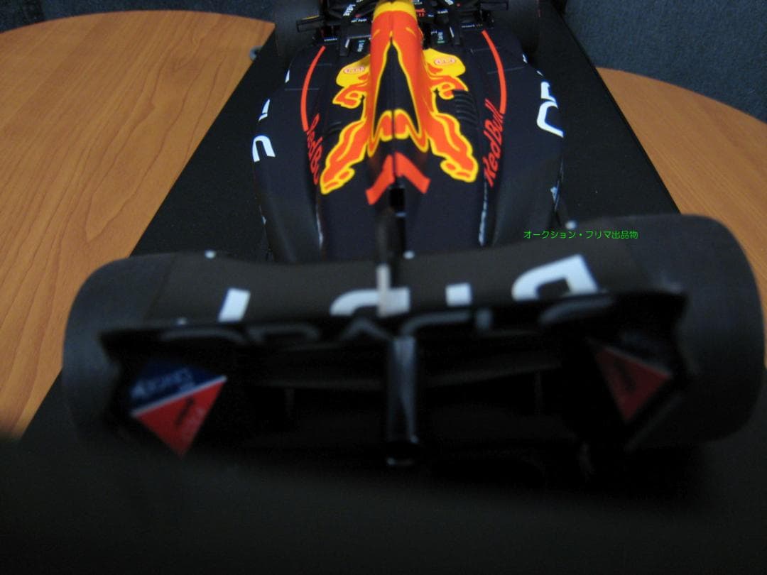 【12/7まで】レッドブルRB19　ミニチャンプス1/18　フェルスタッペン