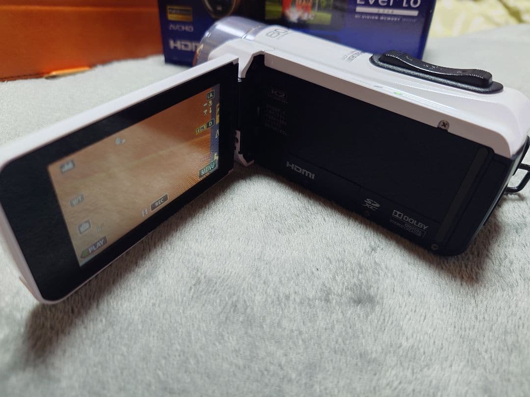 JVC Everio GZ-F117-w ビデオカメラ 本体