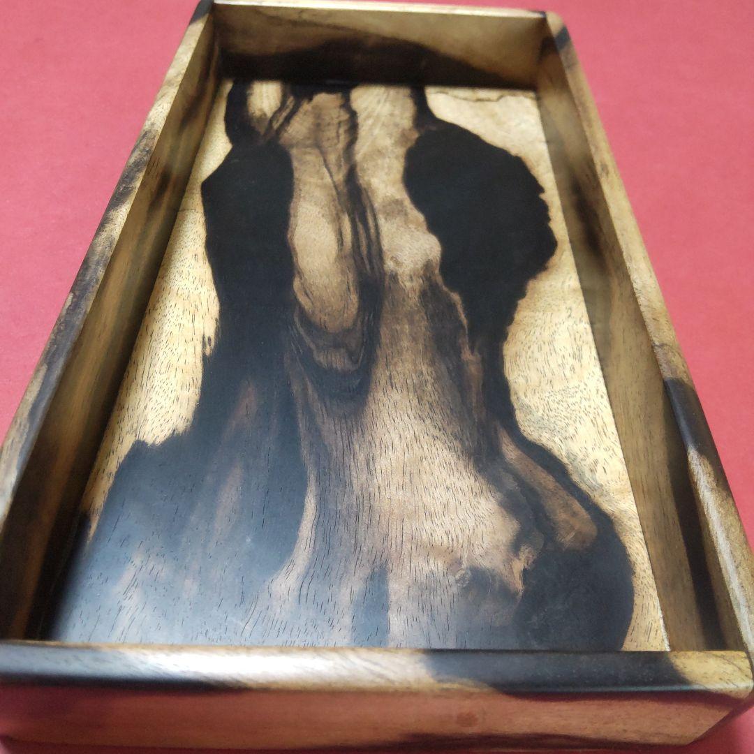 『にこ』の個性的な杢の黒柿の小物入れ&コースター2枚