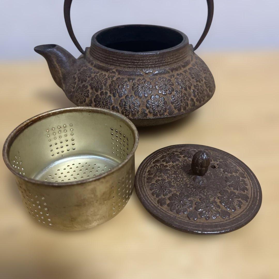 南部鉄器】急須 鉄瓶 照光堂 ブラウン 桜模様 アルミ茶こし付き