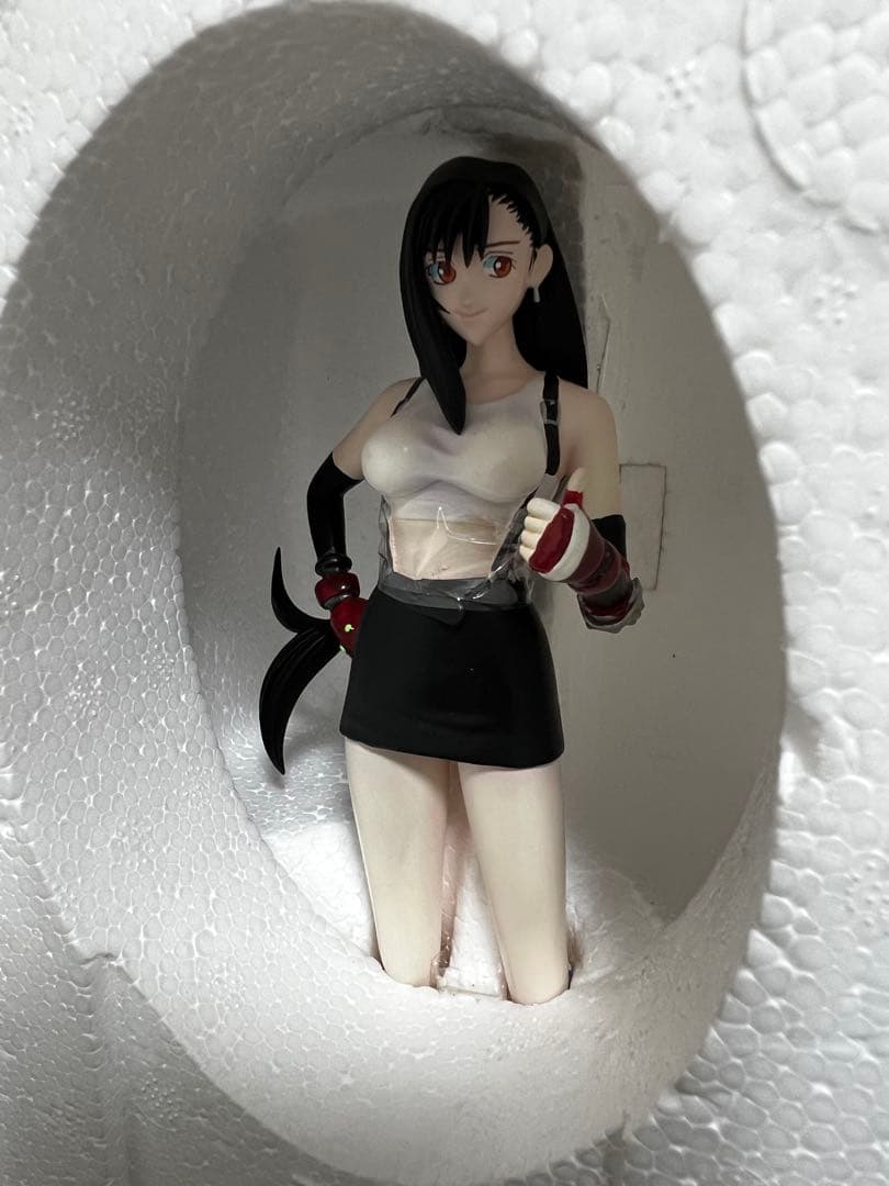 新品 ファイナルファンタジー7 ティファロックハート コールドキャストフィギュア