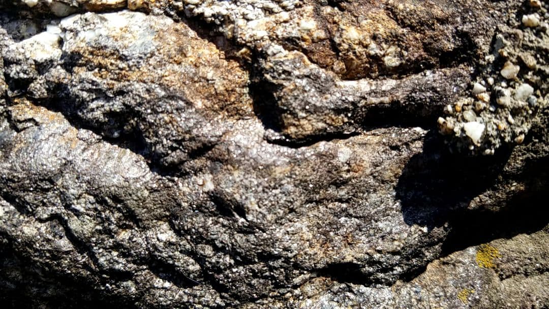 希少原石 大型 結晶片岩 シスト 庭石 ロックガーデン ガーデニング