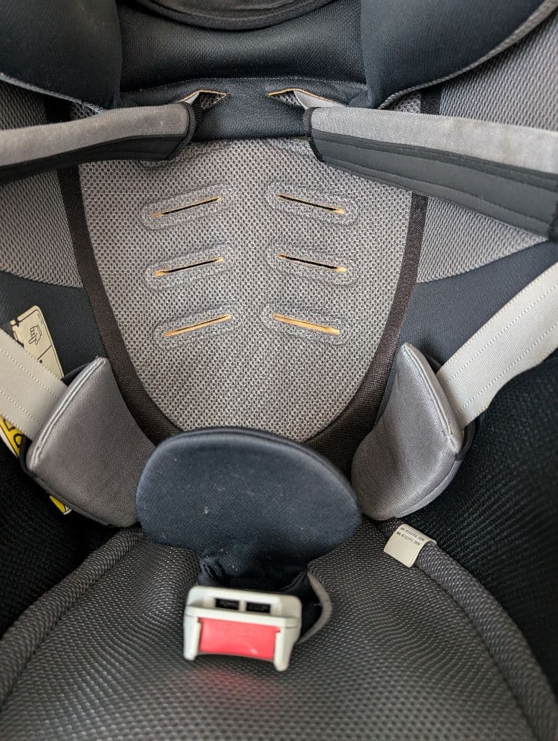 チャイルドシート　アップリカ　フラディアラクート　エレガント　シートベルト固定