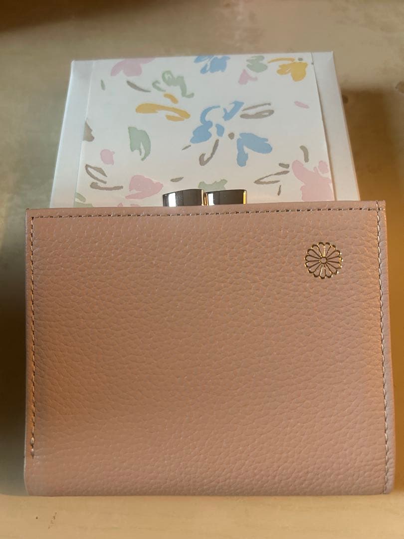 【新品未使用】皇居　財布　二つ折り　がま口　ピンクベージュ 新品】皇居 財布 二つ折り がま口 ピンクベージュ 皇居 財布 がま口 二