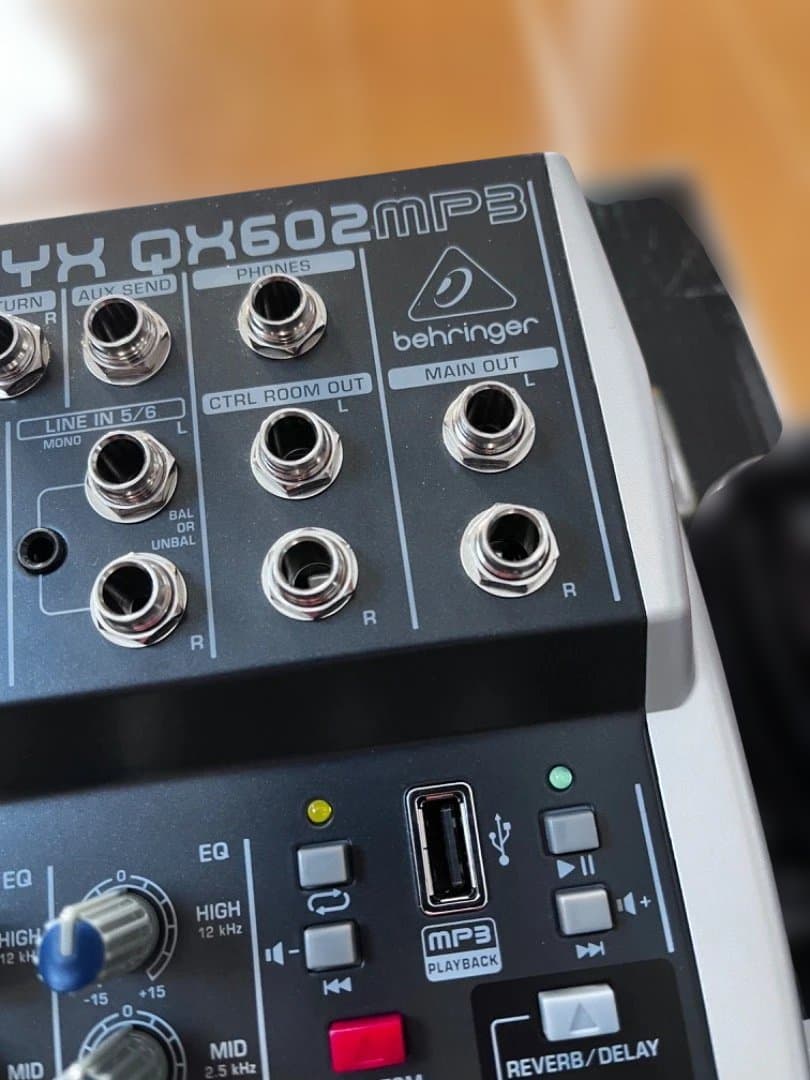 BEHRINGER XENYX QX602 MP3 アナログミキサー・USB