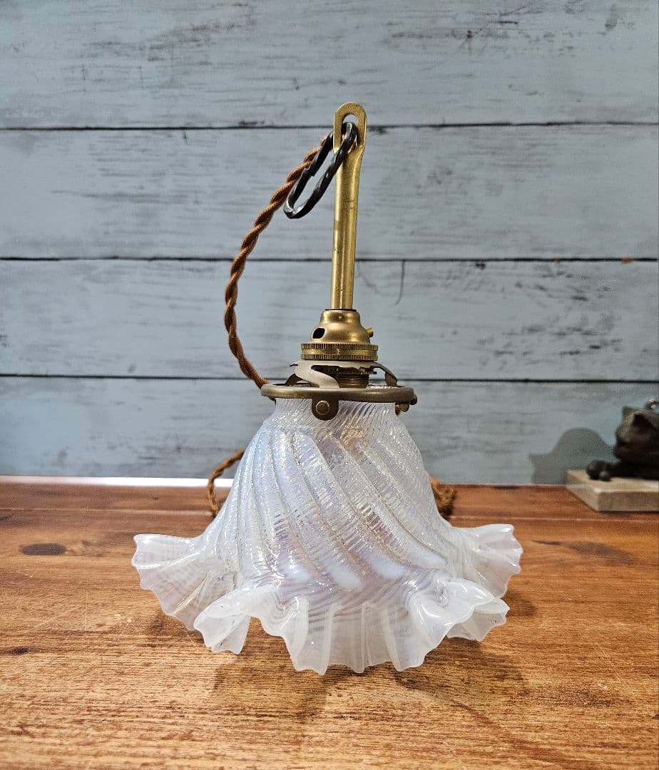 フランスアンティーク オパールセントガラスのペンダントライト