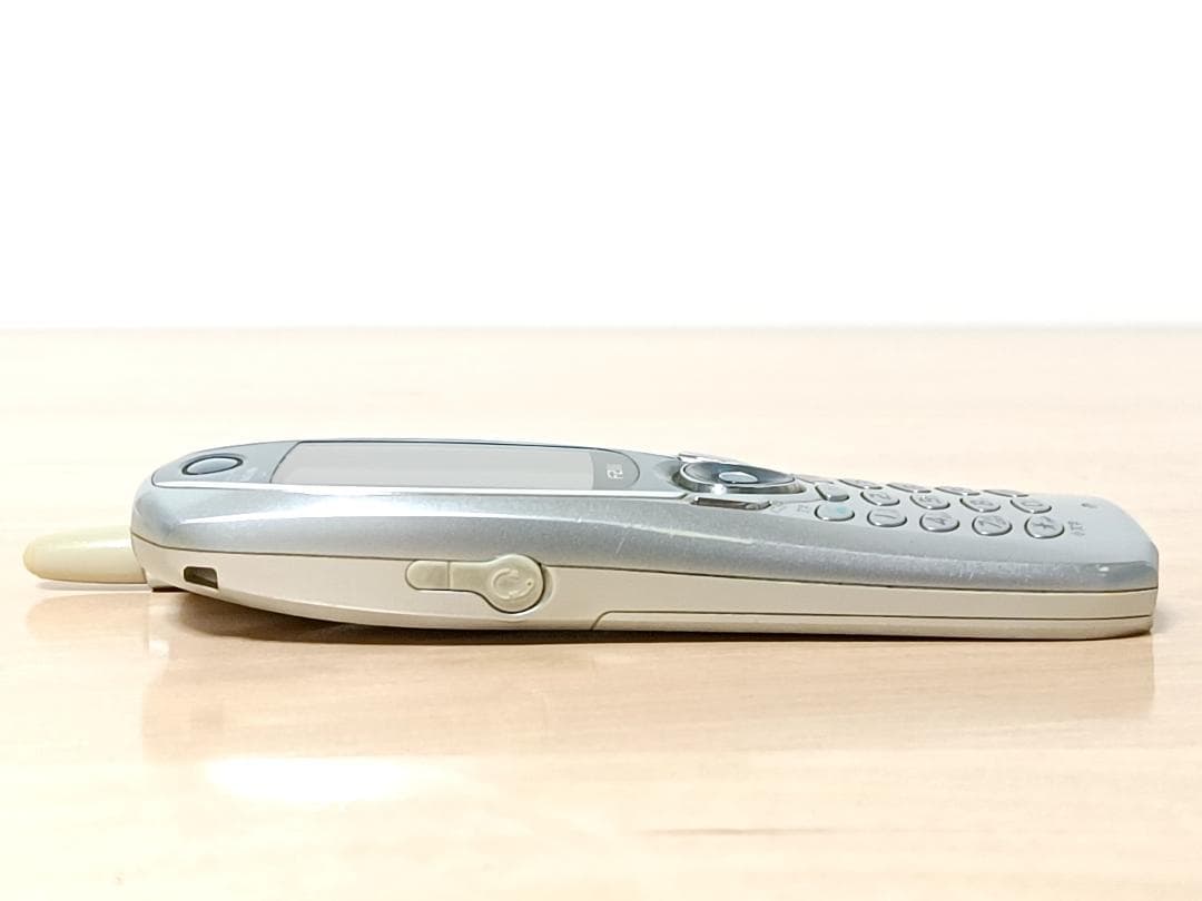 NTTドコモ デジタルムーバ F211iHYPER 2001年製 ガラケー - メルカリ