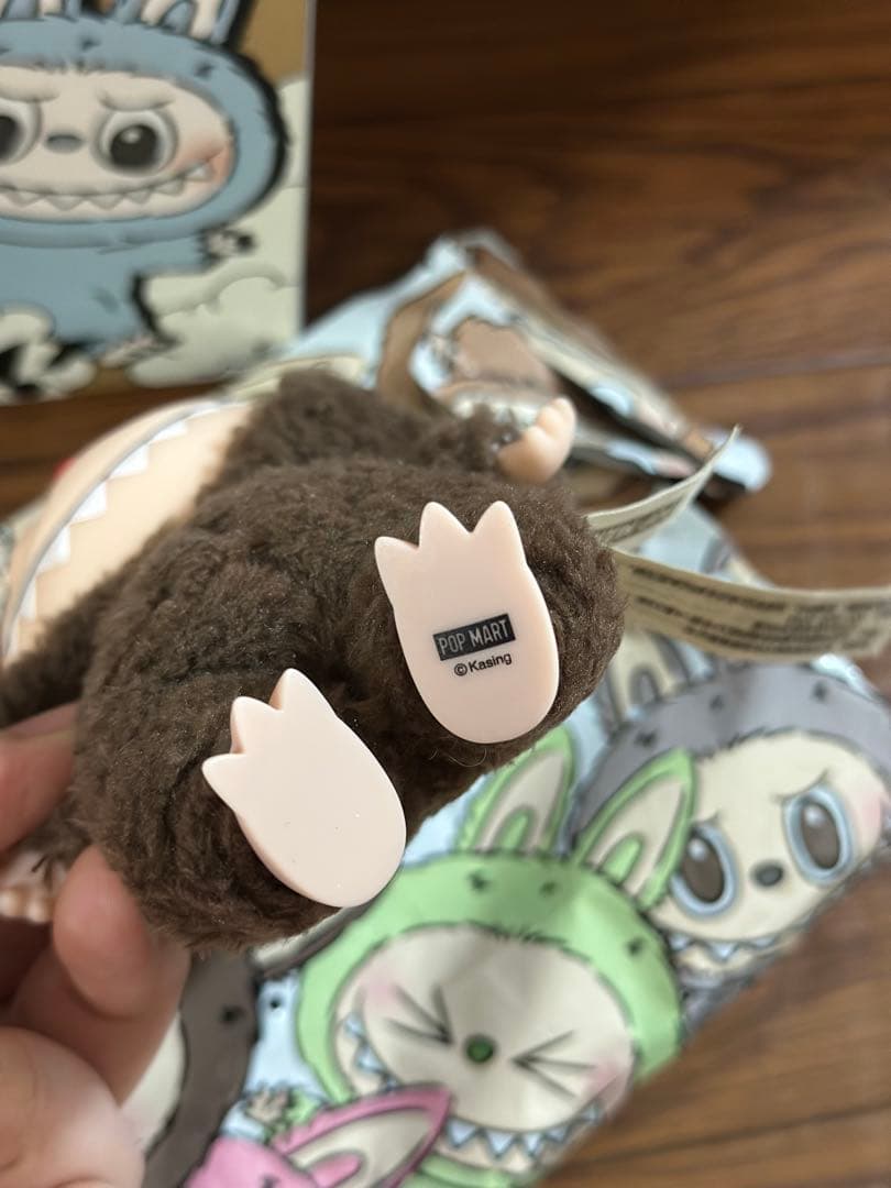 カ*ー様 ラブブ Exciting Macaron ぬいぐるみCHESTNUT