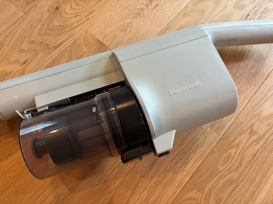 最終！Panasonic サイクロン式コードレススティック掃除機 セージグリーン
