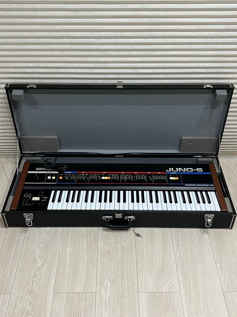 ローランド Roland JUNO-6 JU-6 シンセサイザー ケース付 - メルカリ