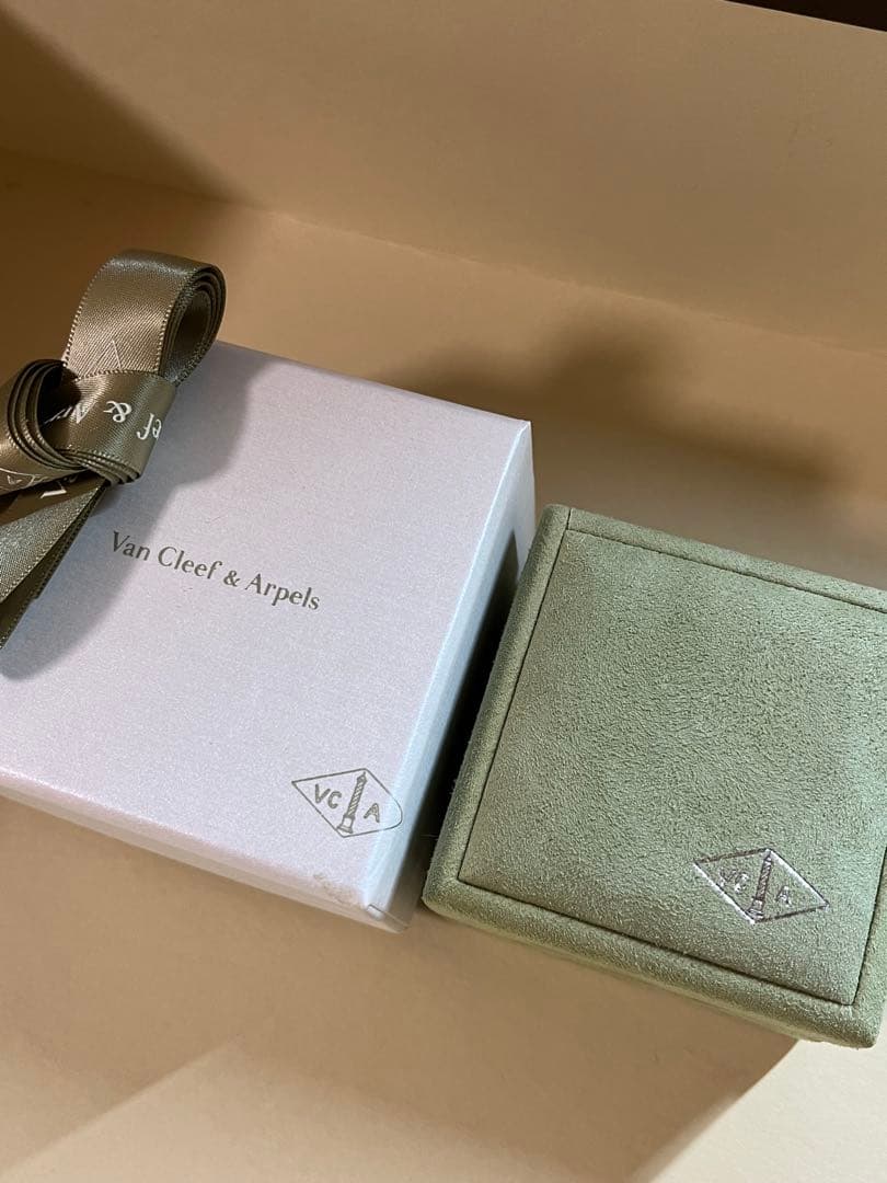 Van Cleef & Arpels ジュエリーボックス　空箱