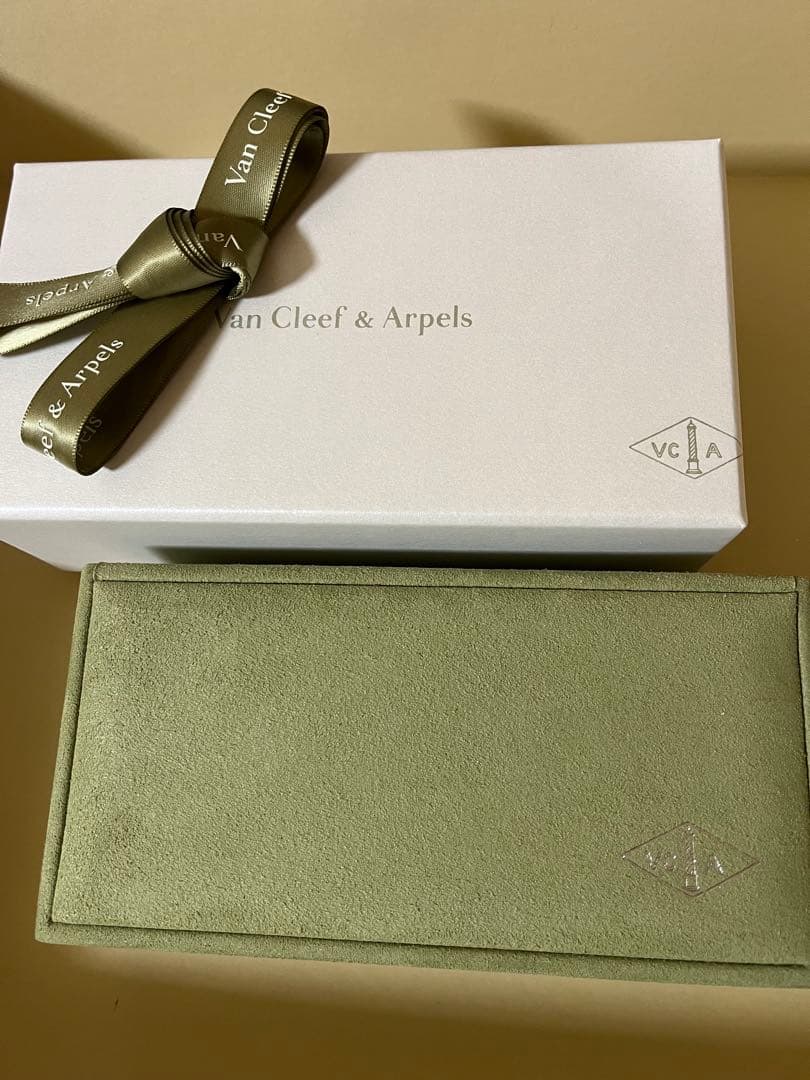 Van Cleef & Arpels ジュエリーボックス　空箱