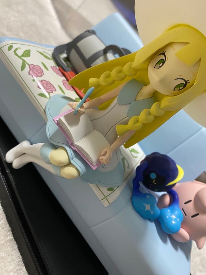 ポケモンセンター リーリエ＆コスモッグ オルゴール フィギュア