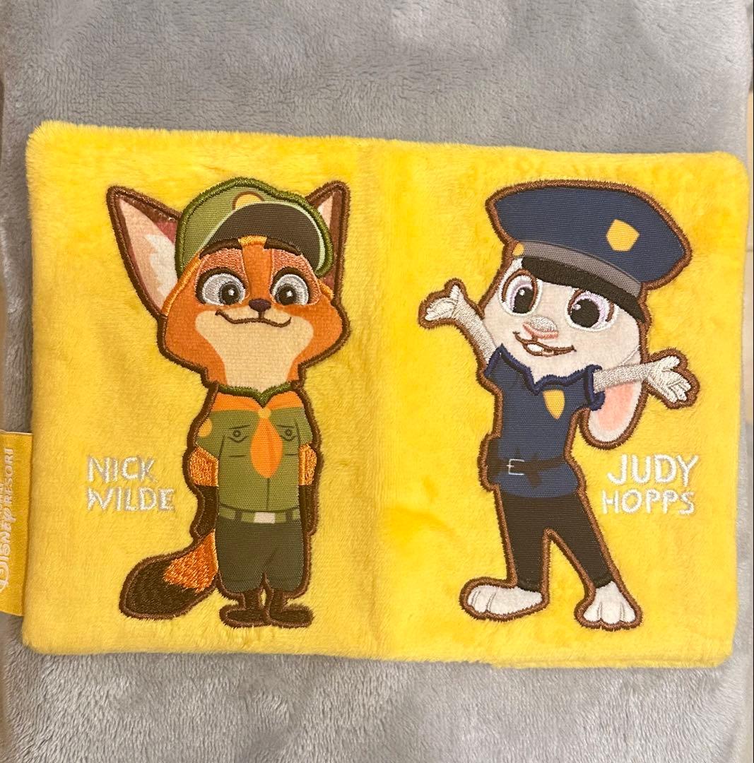 上海 ディズニー ズートピア パスポートケース ニック ジュディ 【美品