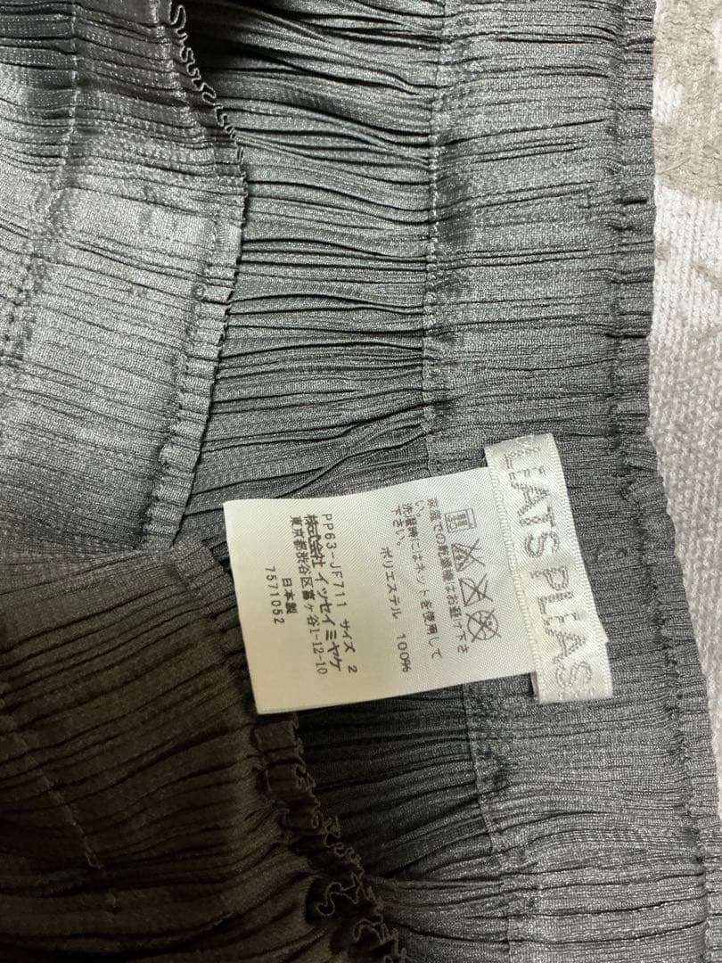 プリーツプリーズのグレー 波模様 サルエルパンツ