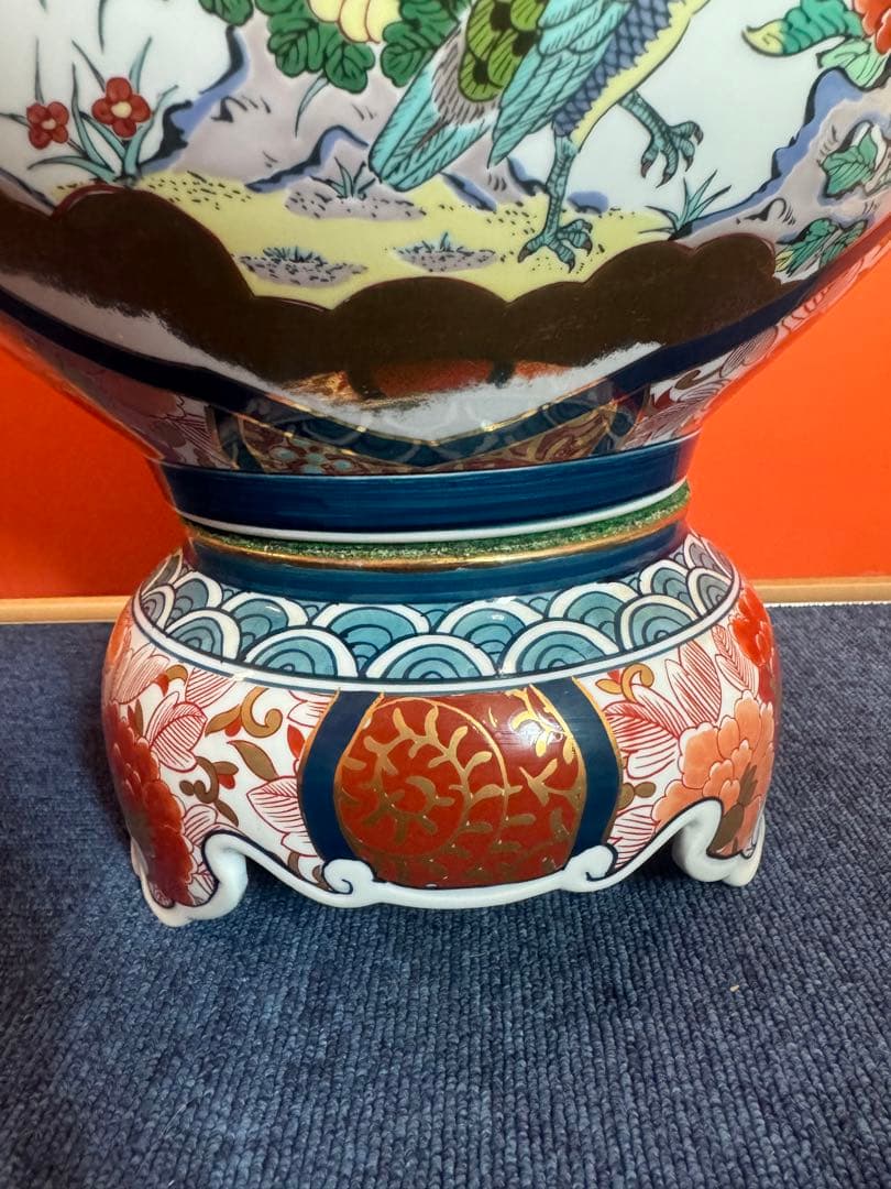 2055 有田焼 勝右衛門作 染錦 金彩色絵花鳥紋 沈香壷 飾