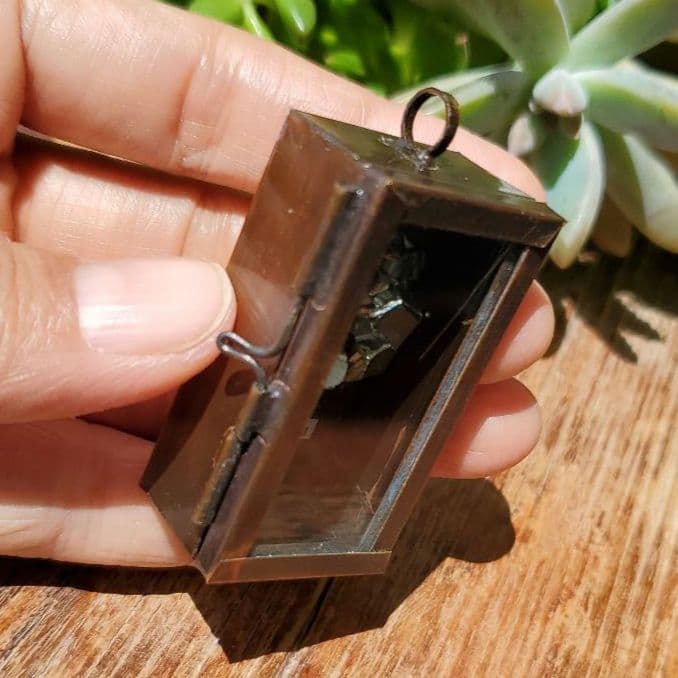 パイライト標本2 ペルー産 標本箱ペンダント 鉱物 標本 箱 アンティーク