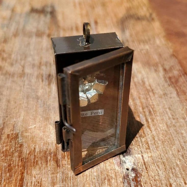 パイライト標本2 ペルー産 標本箱ペンダント 鉱物 標本 箱 アンティーク