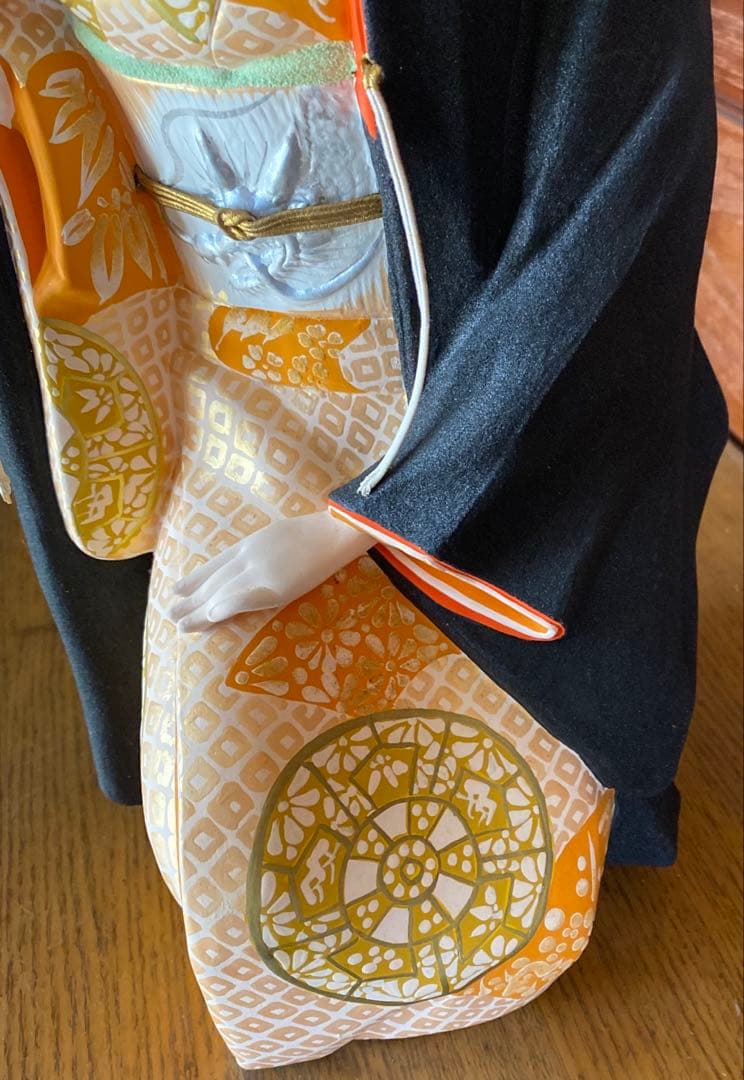 博多人形 オレンジと黒の着物