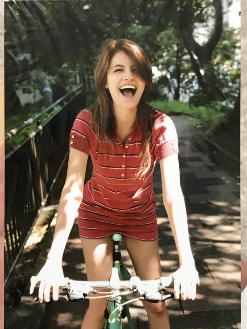 Your まぎー 直筆サイン入り 写真2枚付き